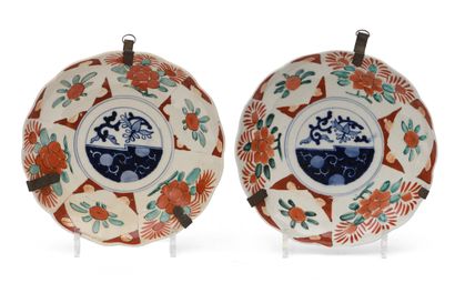 JAPAN, Imari - 20th century
Pair of polylobed...