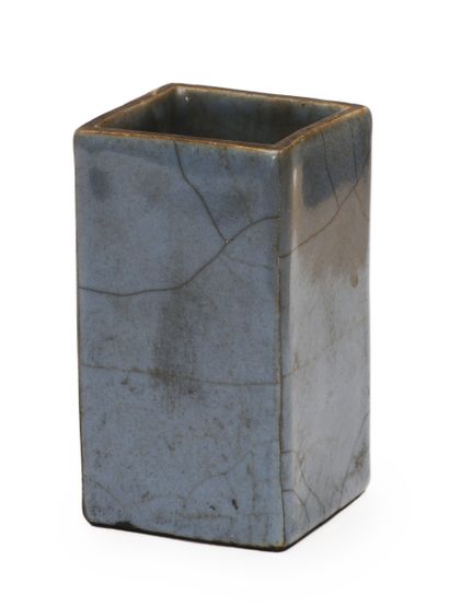 CHINA, Compagnie des Indes 
Grey enameled...