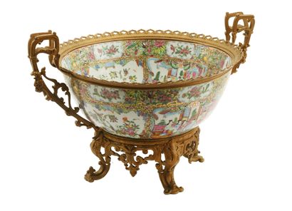 CHINA, Canton - 19th century
Large punch...