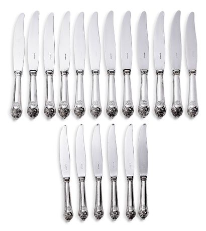 PUIFORCAT
Twelve large knives and six dessert...