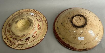 Hispano-Moorish style earthenware set with...