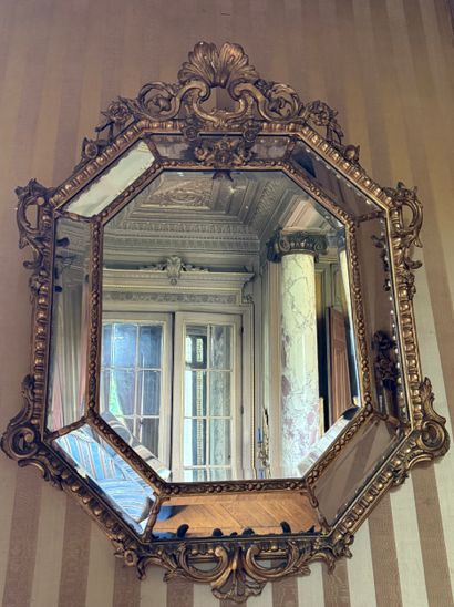 MIROIR à entourage à pans coupés en bois...