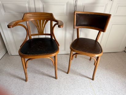Paire de FAUTEUILS de bureau en bois courbé...