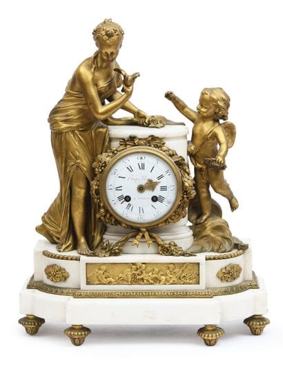 PENDULE en bronze doré et marbre blanc à...