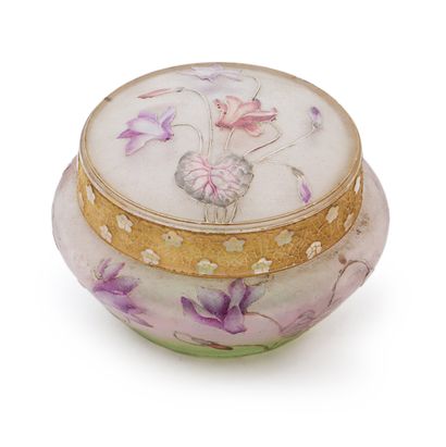 DAUM NANCY
Lidded box in frosted glass with...