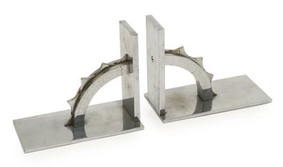 Modernist work
Pair of chromed metal bookends
Circa...