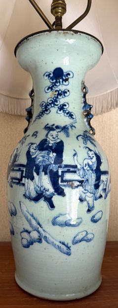 China, early 20th century
Porcelain baluster...