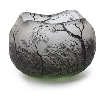 DAUM NANCY
Acid-etched frosted glass bowl...