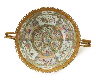 CHINA, Canton - 19th century
Large punch...