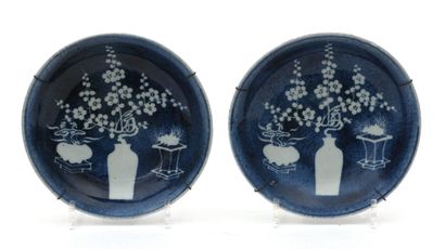 CHINA - 18th century
Pair of porcelain bowls...