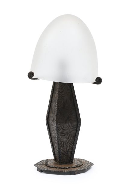 Art Deco work
Wrought-iron lamp, glass shade
H...