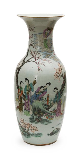 CHINA - 20th century
Large baluster vase...