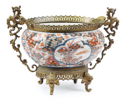 China, 19th century
Imari porcelain planter...