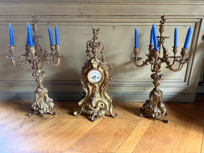 Importante GARNITURE DE CHEMINEE en bronze...