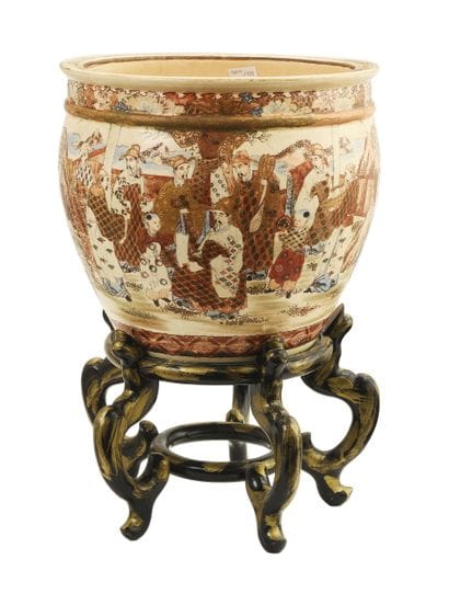 JAPAN, Satsuma kilns - 20th century
Polychrome...