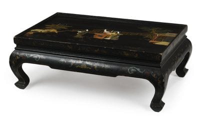 Travail asiatique XXeme
Table basse en bois...