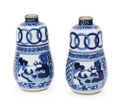 JAPAN - 20th century
Pair of porcelain baluster...