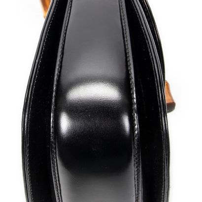 GUCCI 
Sac vintage «Bamboo» en cuir noir,...