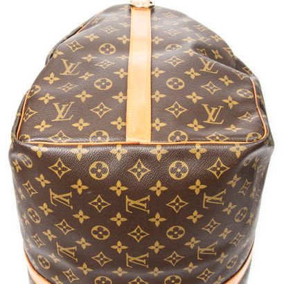 LOUIS VUITTON 
Keepall