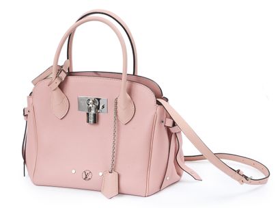 LOUIS VUITTON
Sac à main modèle 
