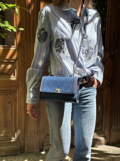 CHANEL
Sac classique single flap en cuir...