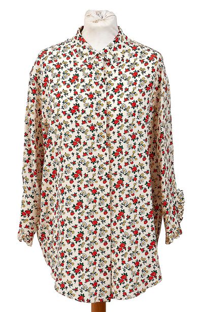 NINA RICCI
Blouse blanche en soie à motifs...