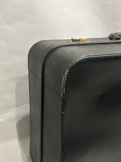 HERMES Parise
VALISE en cuir noir et intérieur...