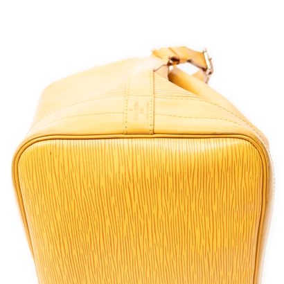 LOUIS VUITTON 
Sac modèle 