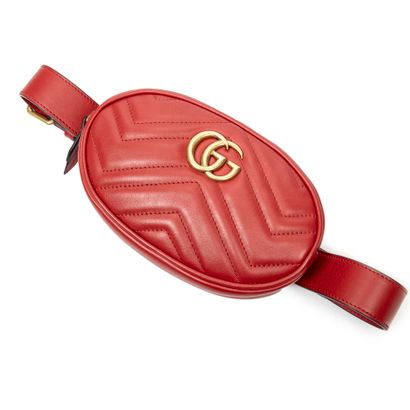 GUCCI
Sac ceinture modèle 