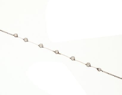 Collier ras du cou
en platine 850°/°° articulé...