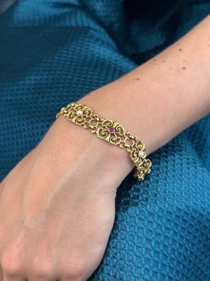 Bracelet 
articulé en or jaune ajouré 18k...