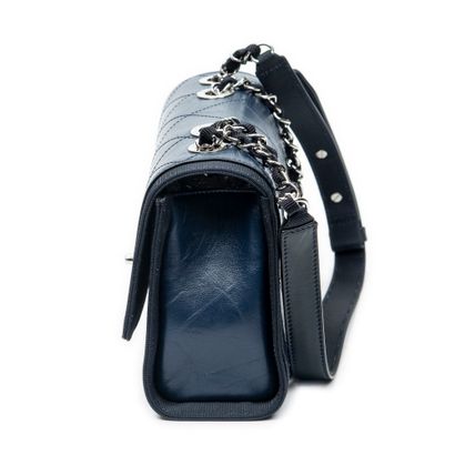 CHANEL
Sac classique single flap en cuir...