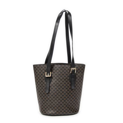 CELINE 
Sac seau en toile marron et noir,...
