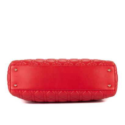 Christian DIOR
Sac type tote en cuir souple...