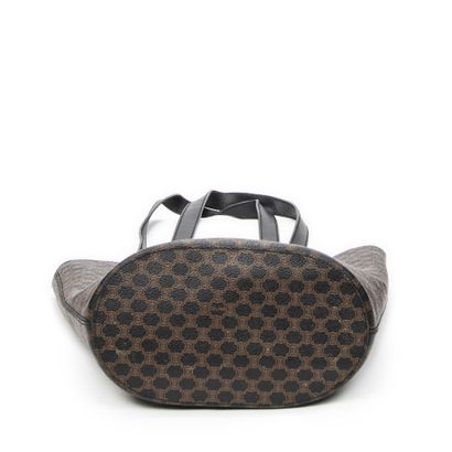 CELINE 
Sac seau en toile marron et noir,...