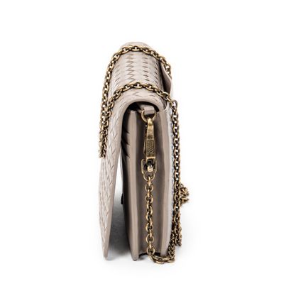 BOTTEGA VENETA
Sac pochette en cuir de veau...