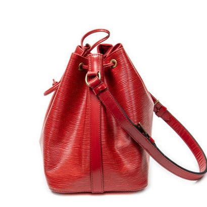 LOUIS VUITTON 
Sac modèle 