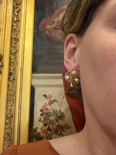 Paire de clips d'oreilles 
en or jaune 18k...