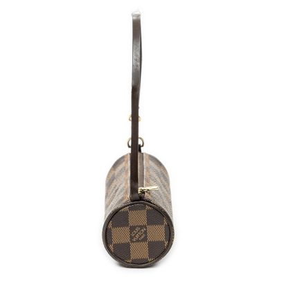LOUIS VUITTON
Pochette modèle 