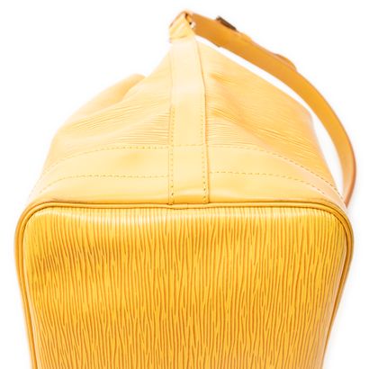 LOUIS VUITTON 
Sac modèle 
