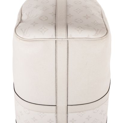 LOUIS VUITTON
Sac modèle 