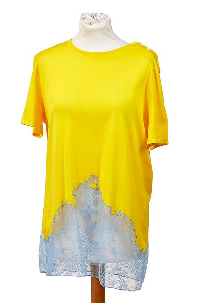 NINA RICCI
Haut long en coton jaune se finissant...