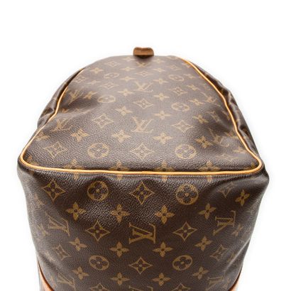 LOUIS VUITTON 
Sac modèle 