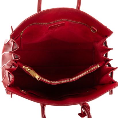 YVES SAINT LAURENT 
Sac modèle 