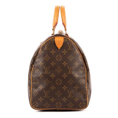 LOUIS VUITTON
Sac modèle 