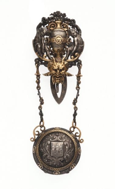 CHATELAINE en argent et argent doré à décor...