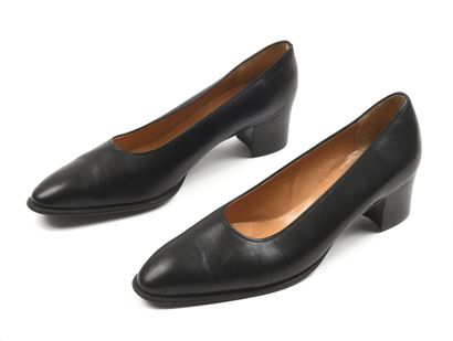 HERMES Paris
Paire d'escarpins en cuir noir,...