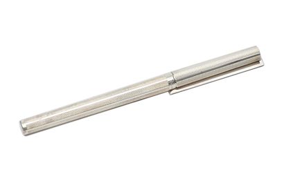 ST DUPONT Paris
Fountain pen in silver-plated...