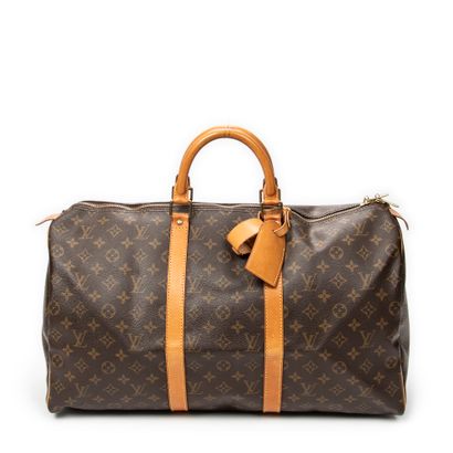 LOUIS VUITTON 
Sac modèle 