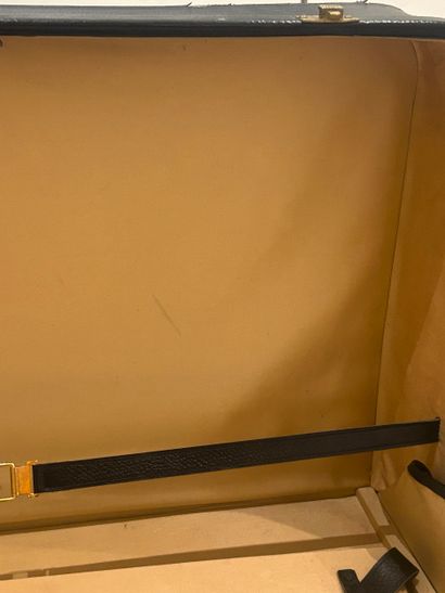 HERMES Parise
VALISE en cuir noir et intérieur...